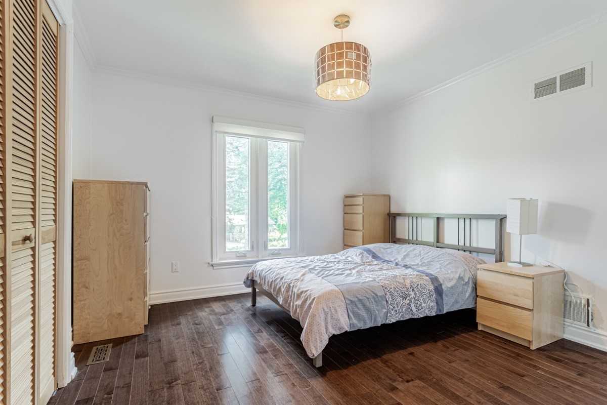 6 Village Squire Lane