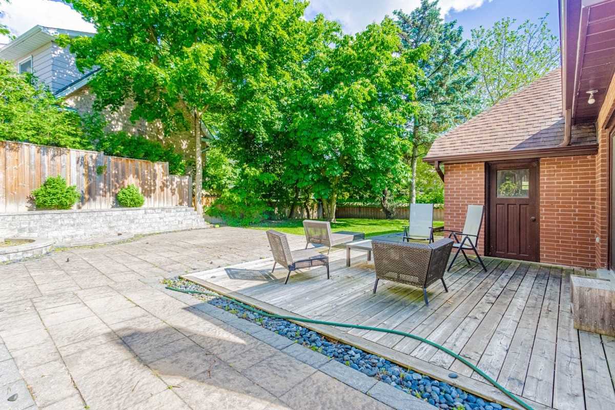 6 Village Squire Lane