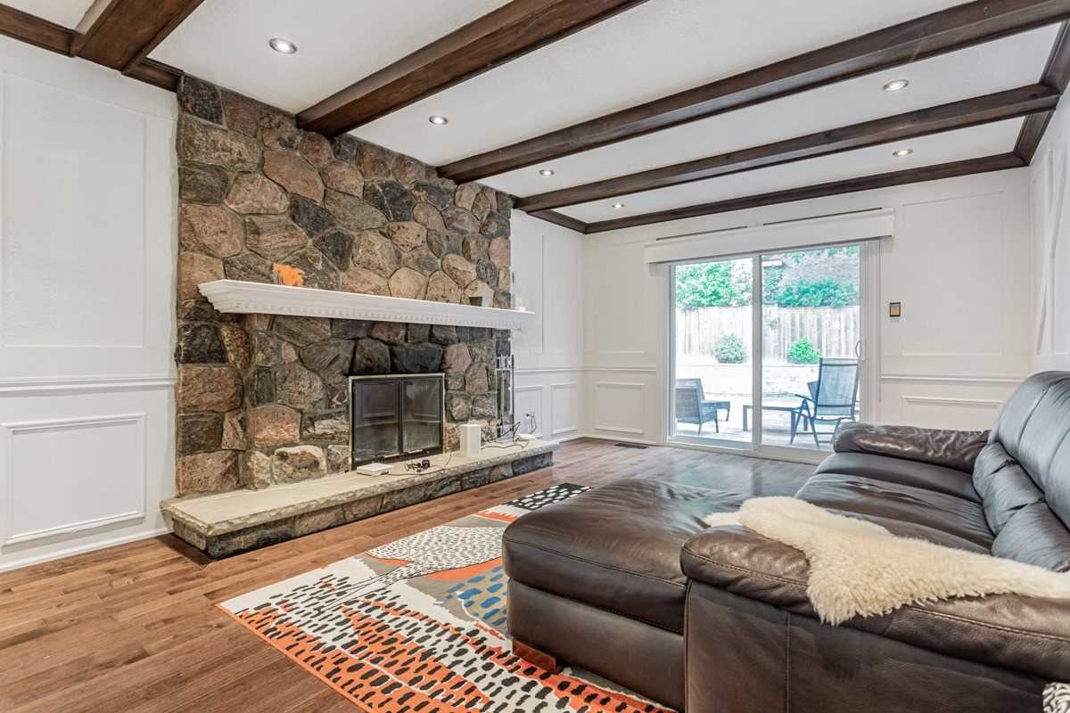6 Village Squire Lane