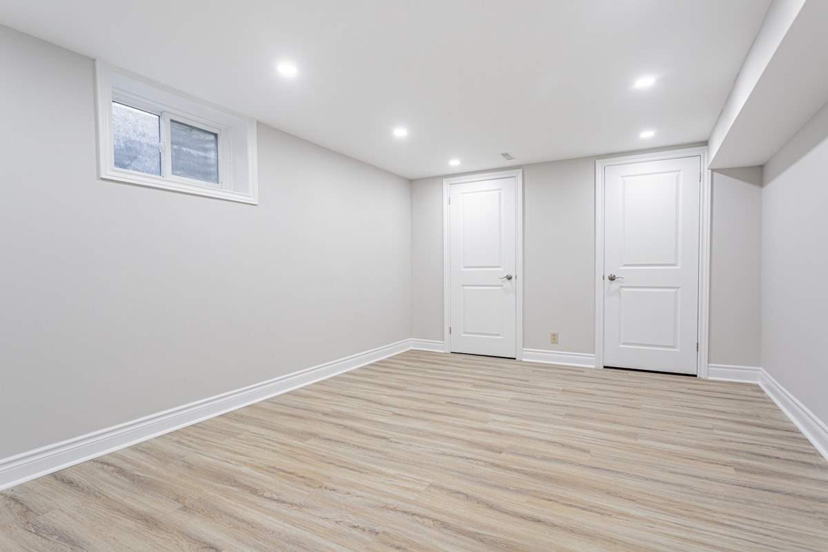 6 Village Squire Lane