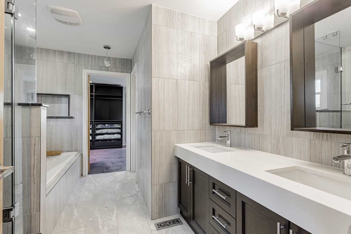 6 Village Squire Lane