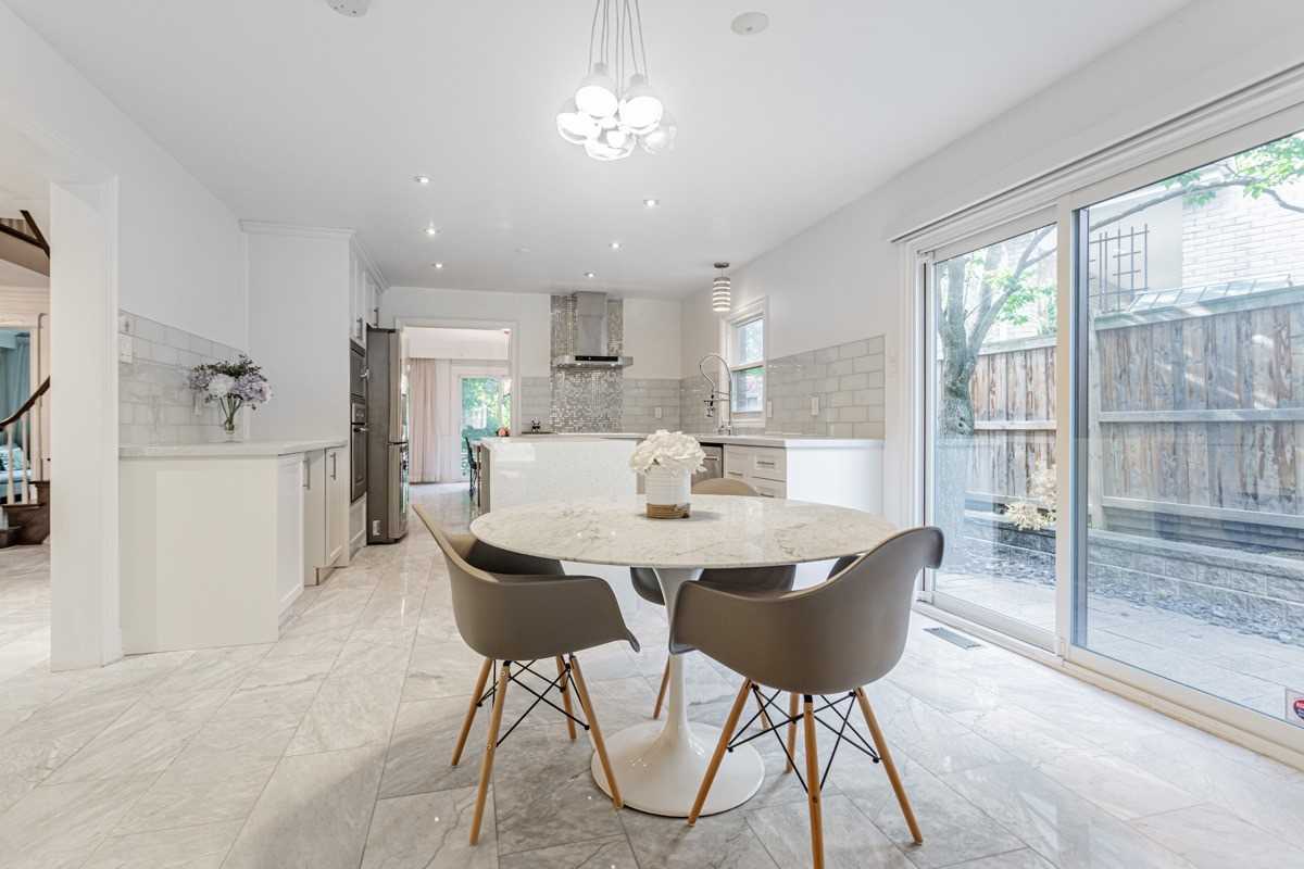 6 Village Squire Lane