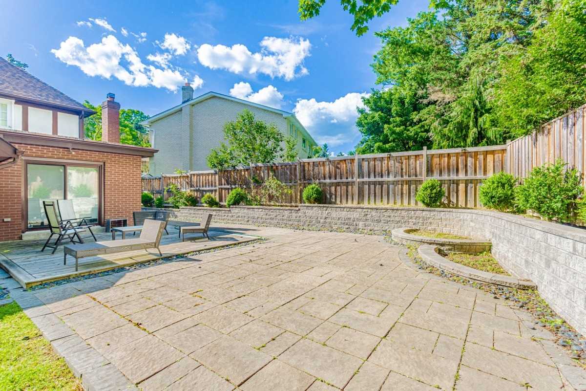 6 Village Squire Lane