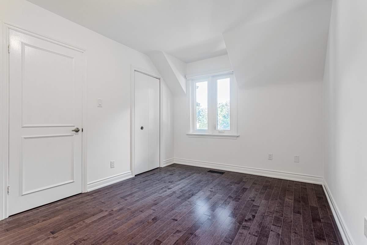 6 Village Squire Lane