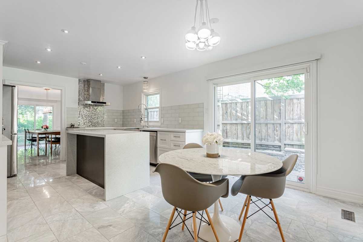 6 Village Squire Lane