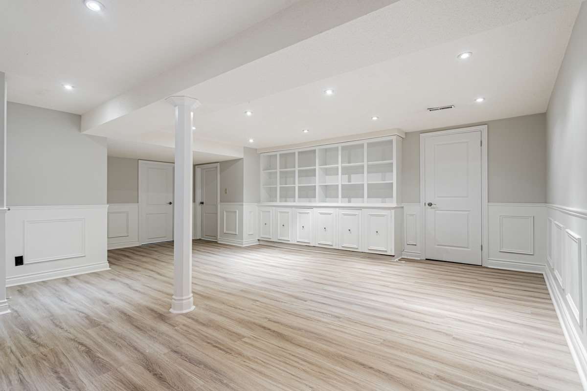 6 Village Squire Lane