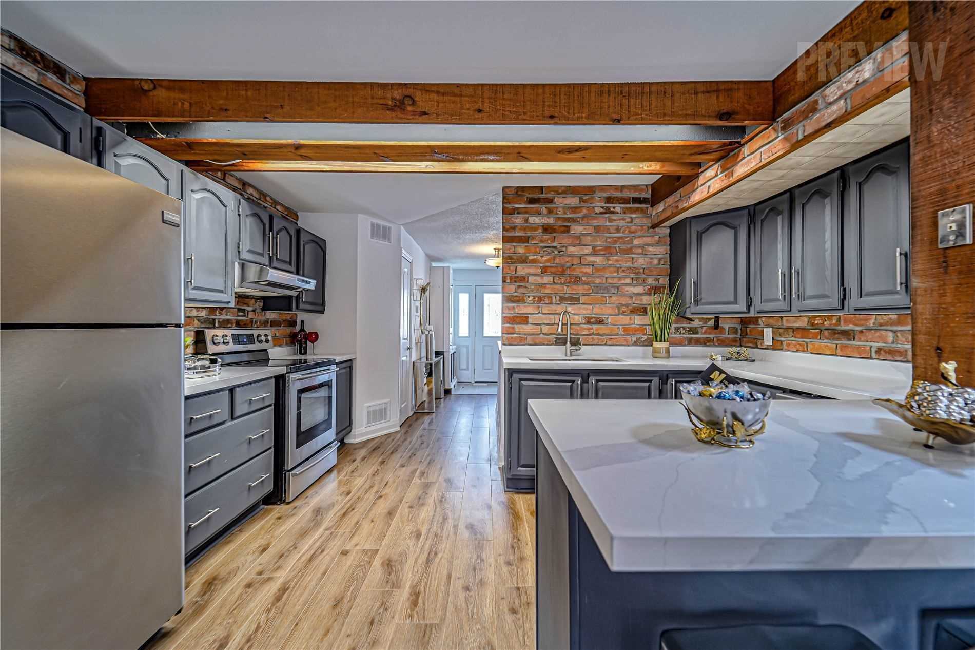 15 River Dr