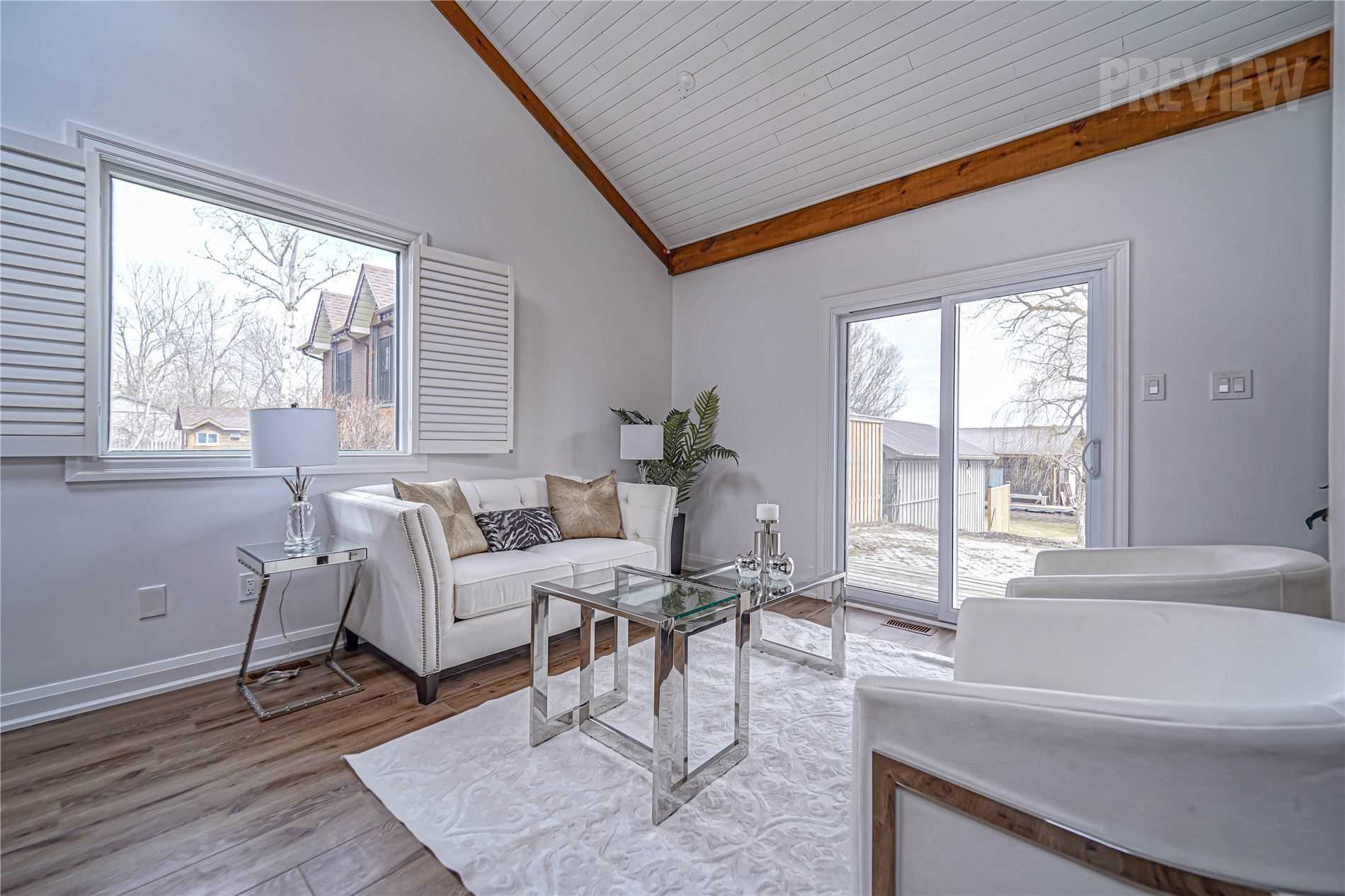 15 River Dr