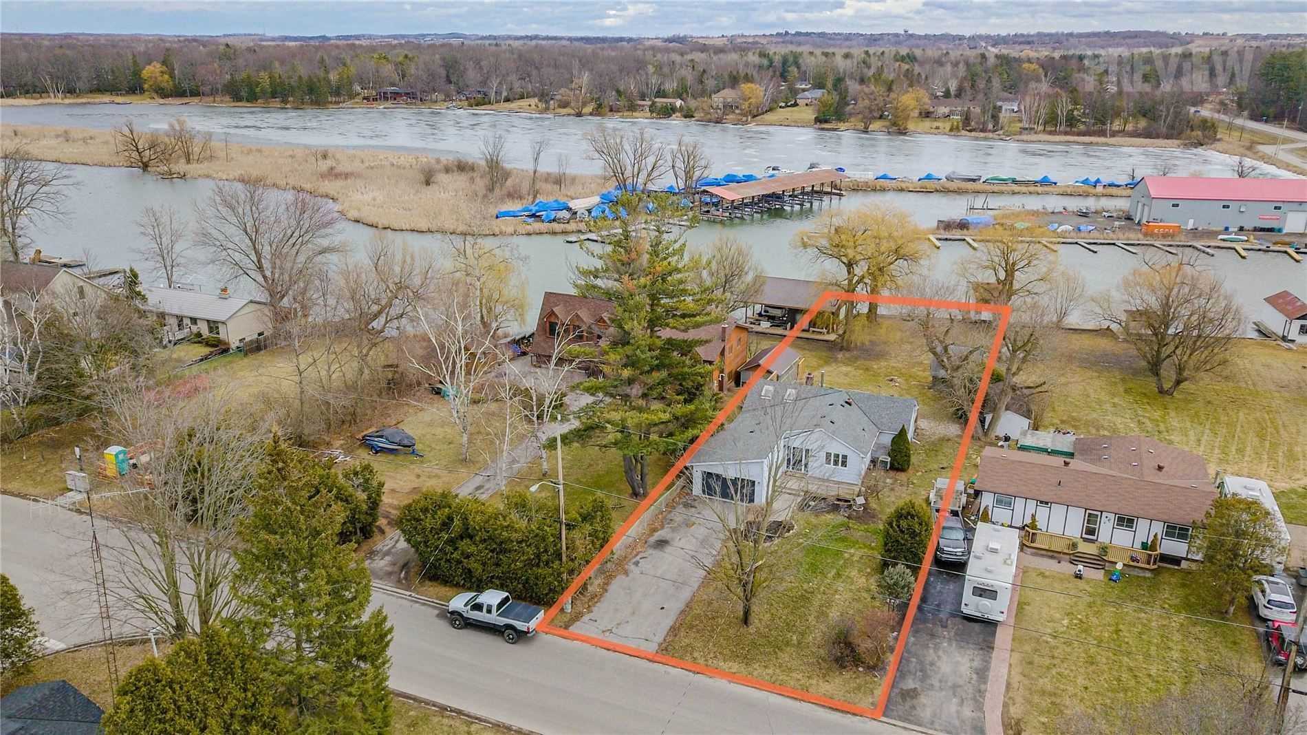 15 River Dr