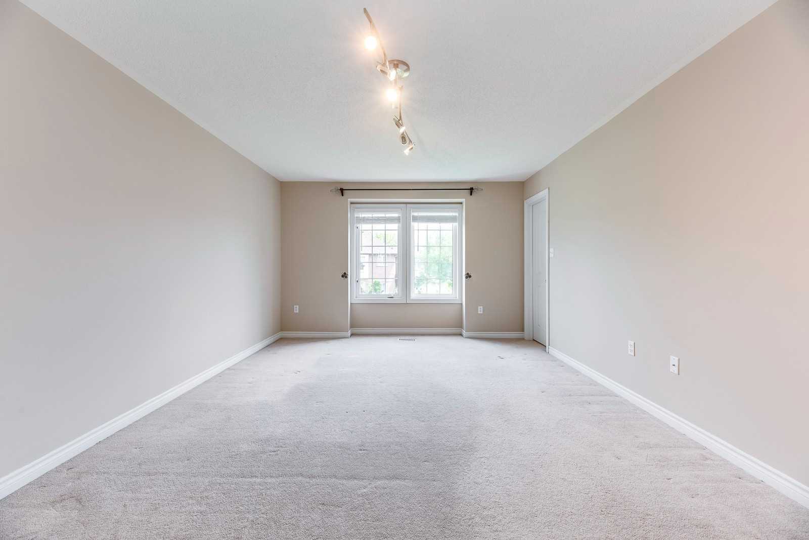 19 Auraglen St