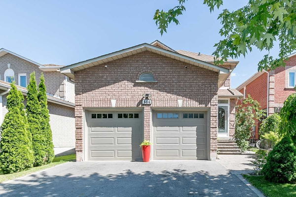 684 College Manor Dr, Newmarket
