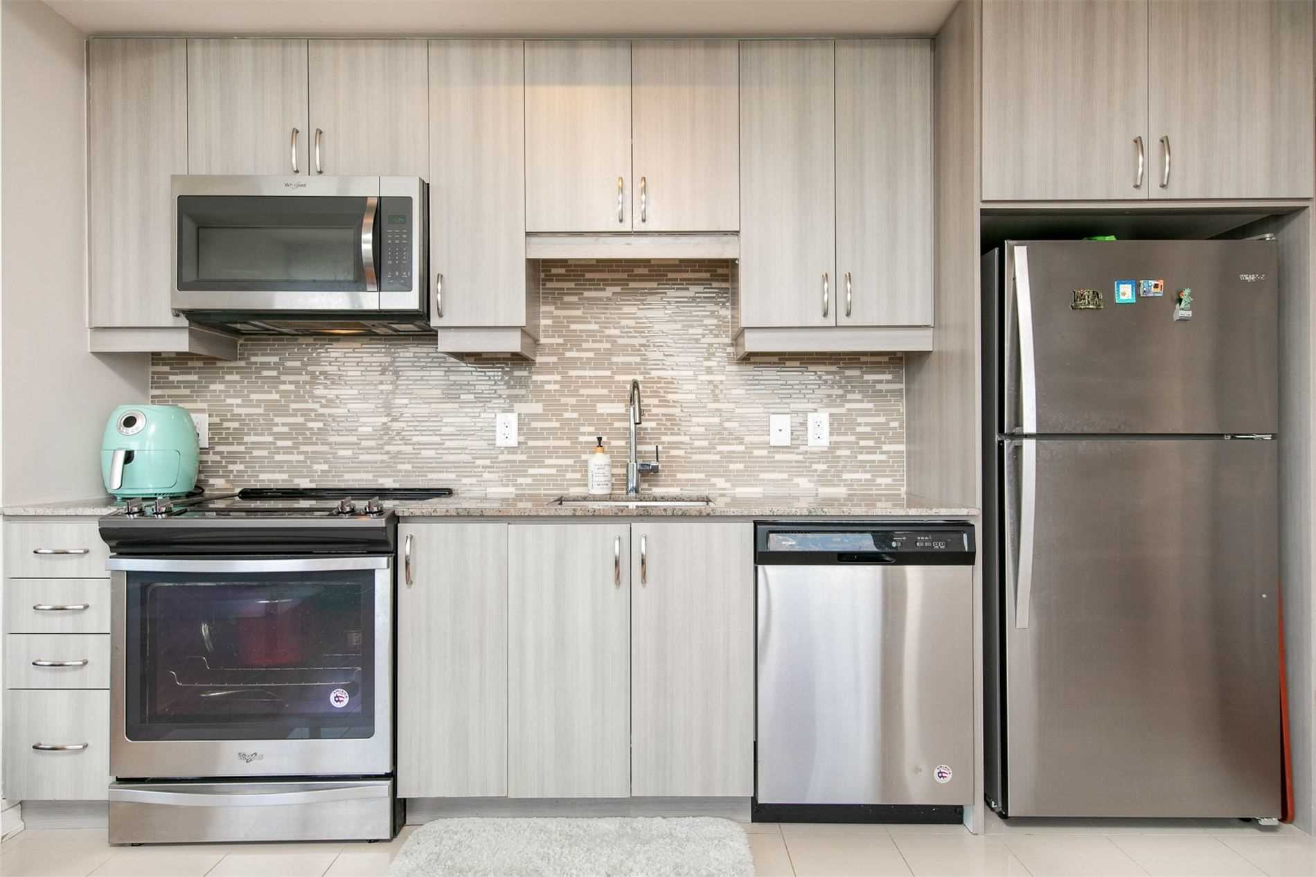 9199 Yonge St, #910