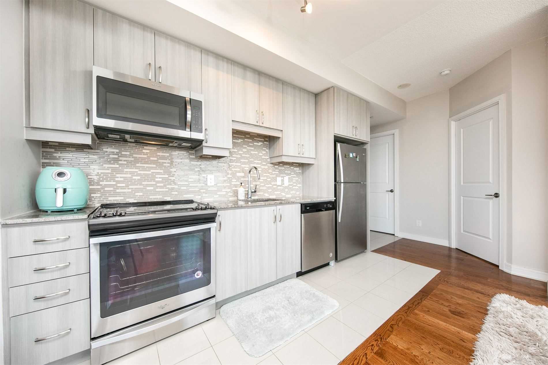 9199 Yonge St, #910