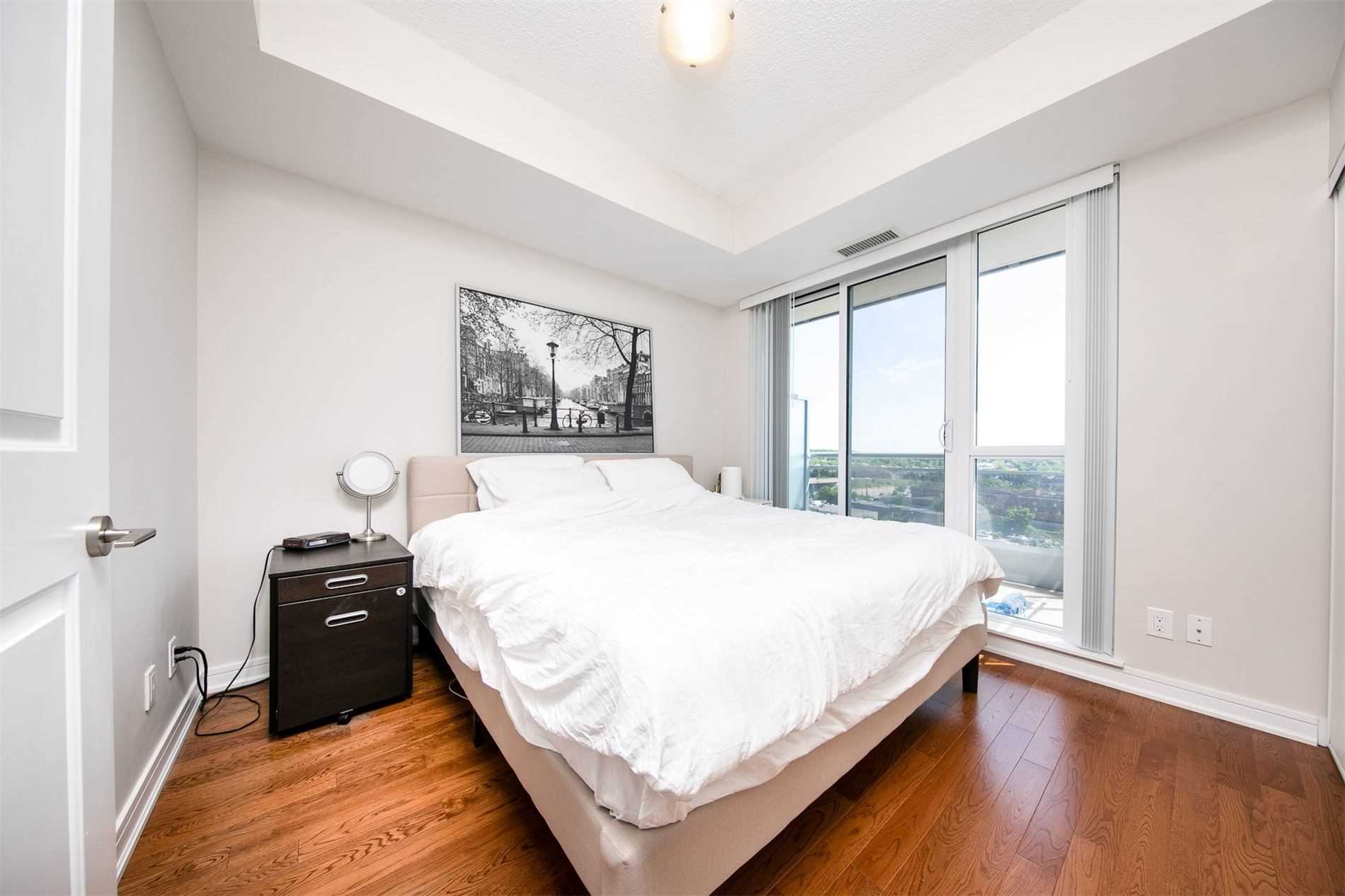 9199 Yonge St, #910