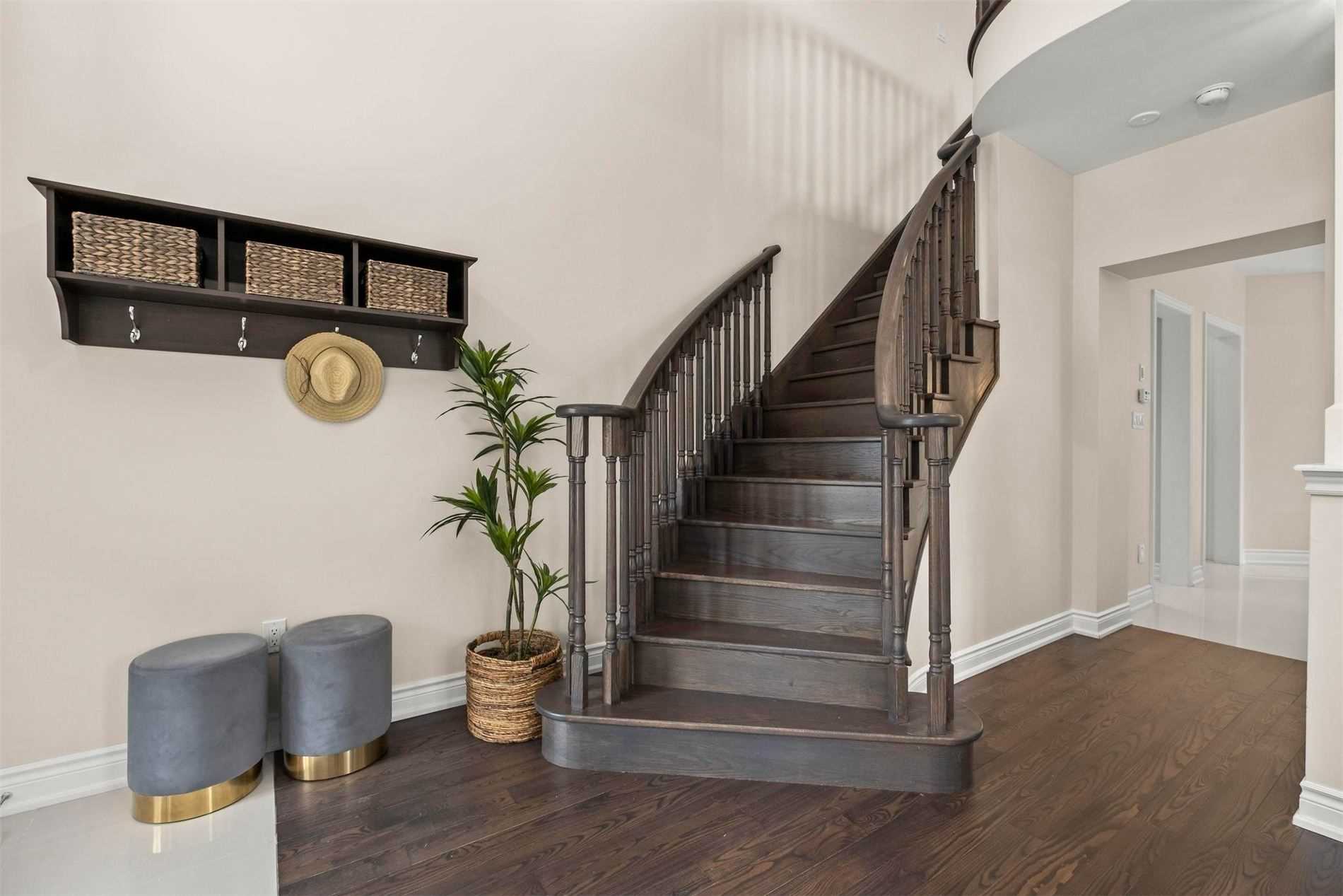 12 Petersen Pl