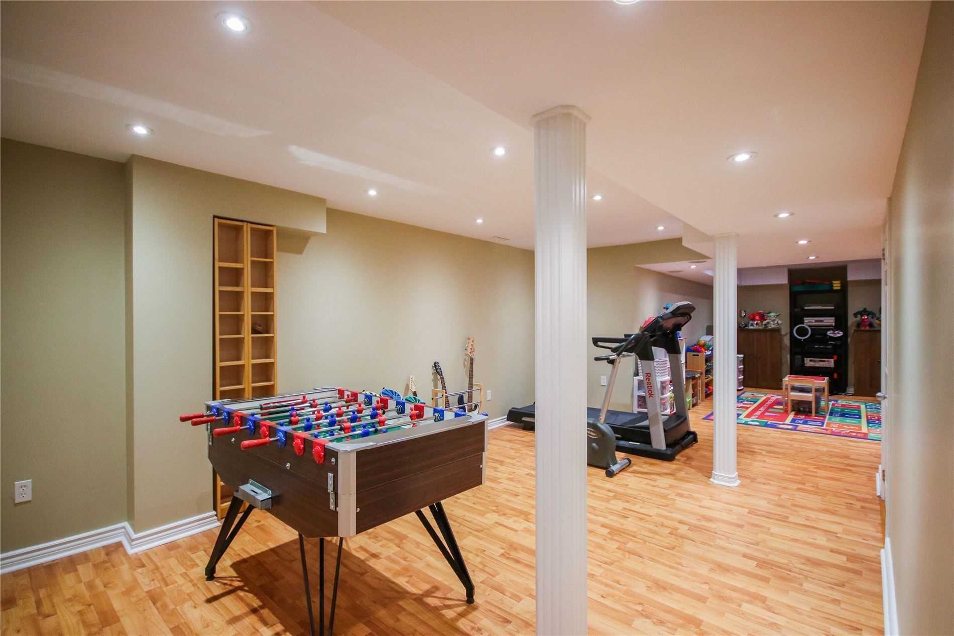 85 Long Point Dr