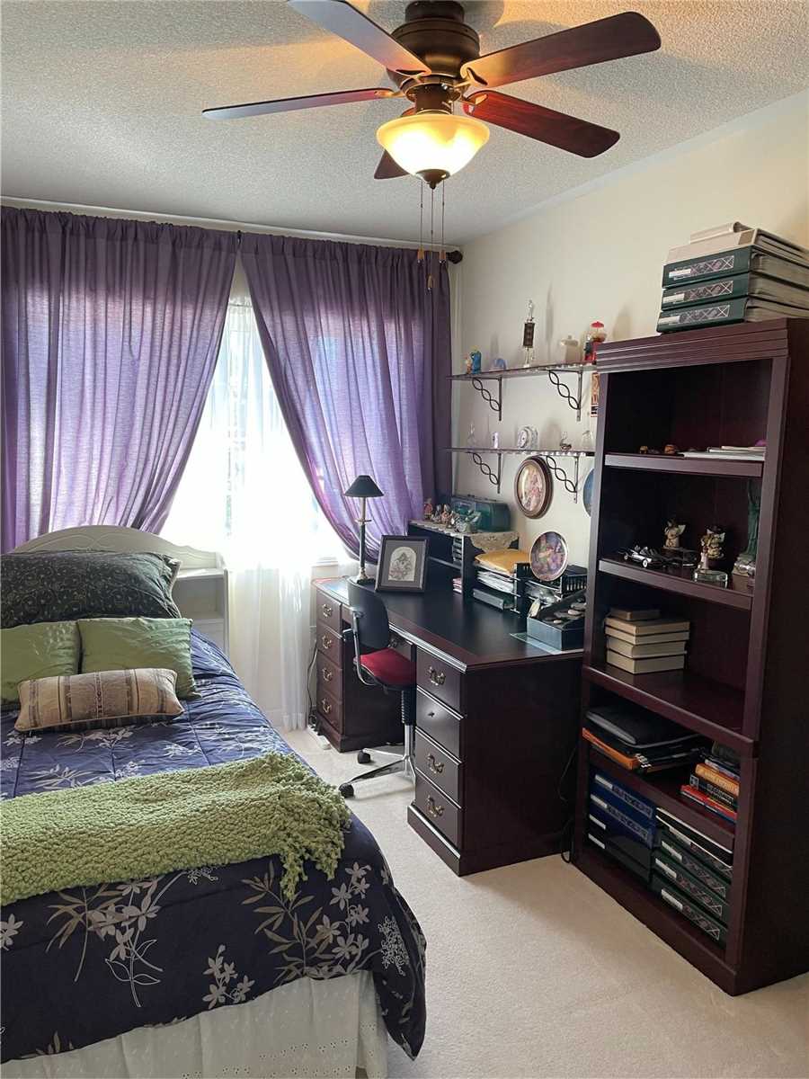 18 Summit Dr