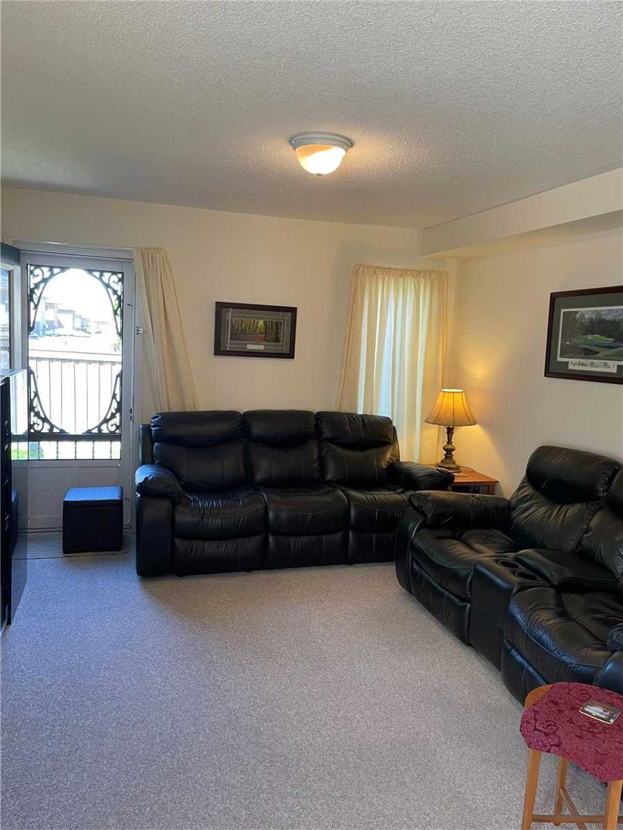 18 Summit Dr
