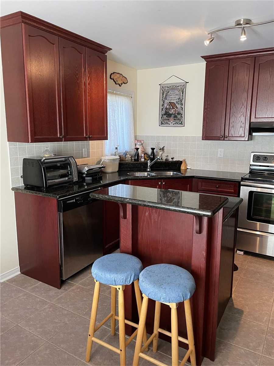 18 Summit Dr