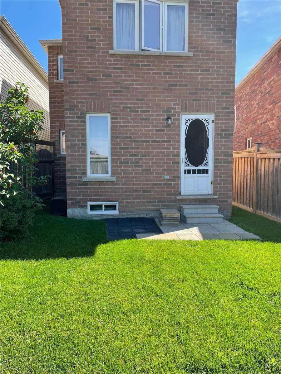 18 Summit Dr