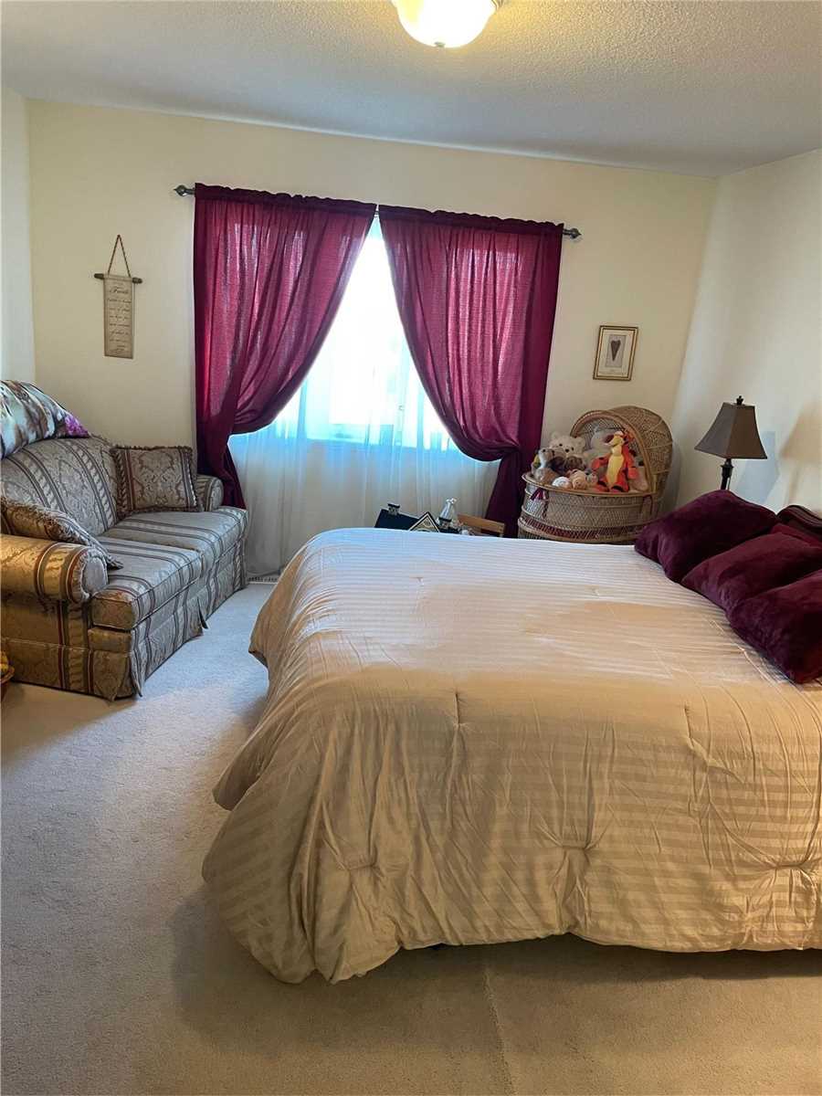 18 Summit Dr