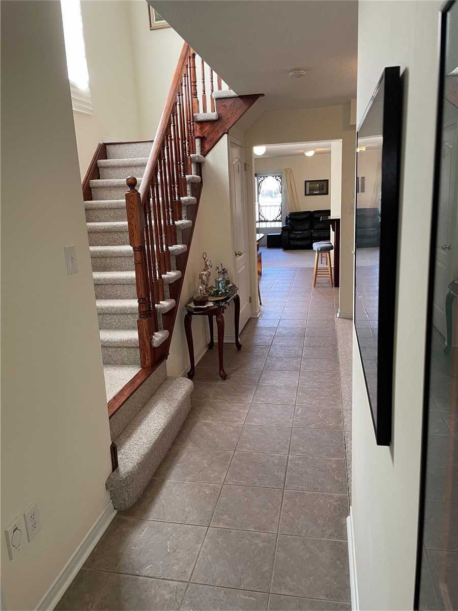 18 Summit Dr