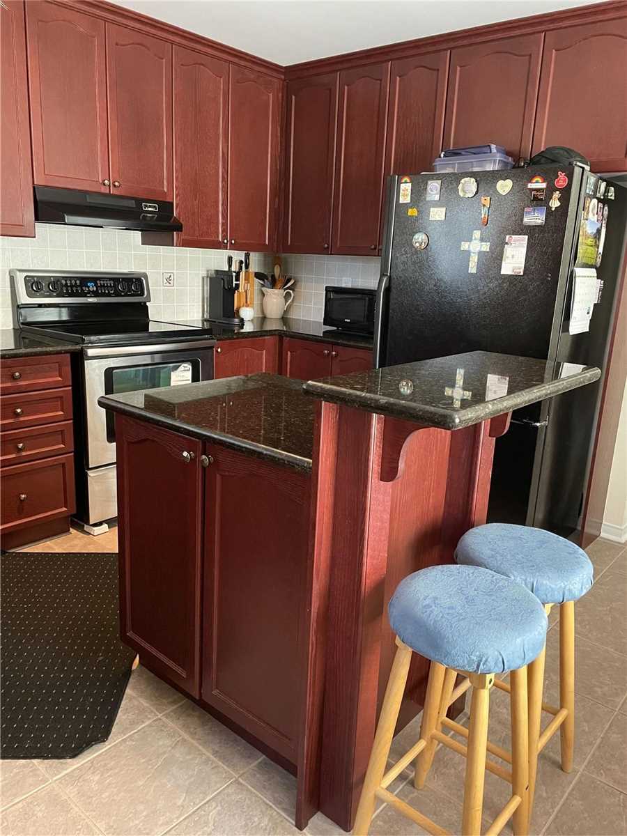 18 Summit Dr