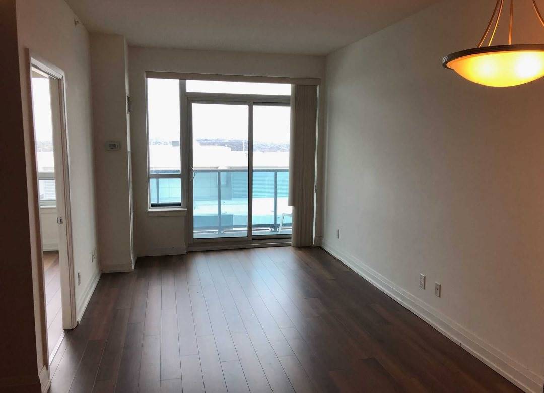 7165 Yonge St, #2203