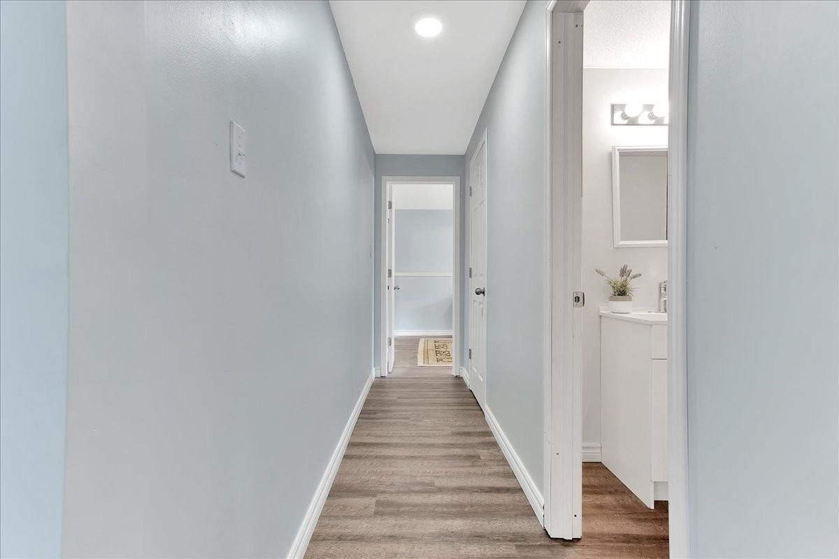 8785 8th Line