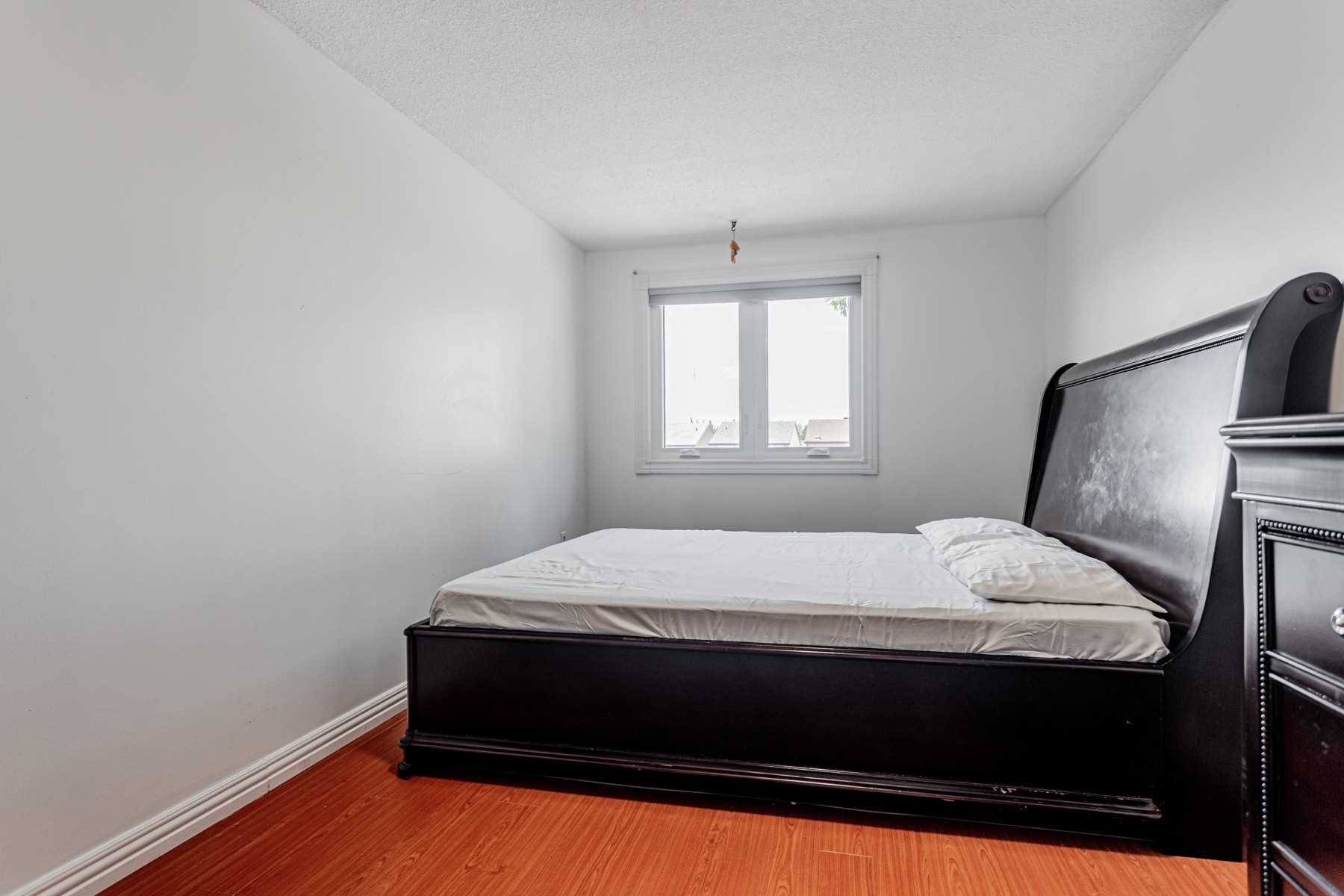 63 Cog Hill Dr, Vaughan
