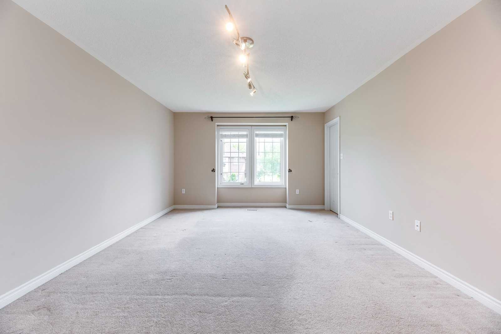 19 Auraglen St