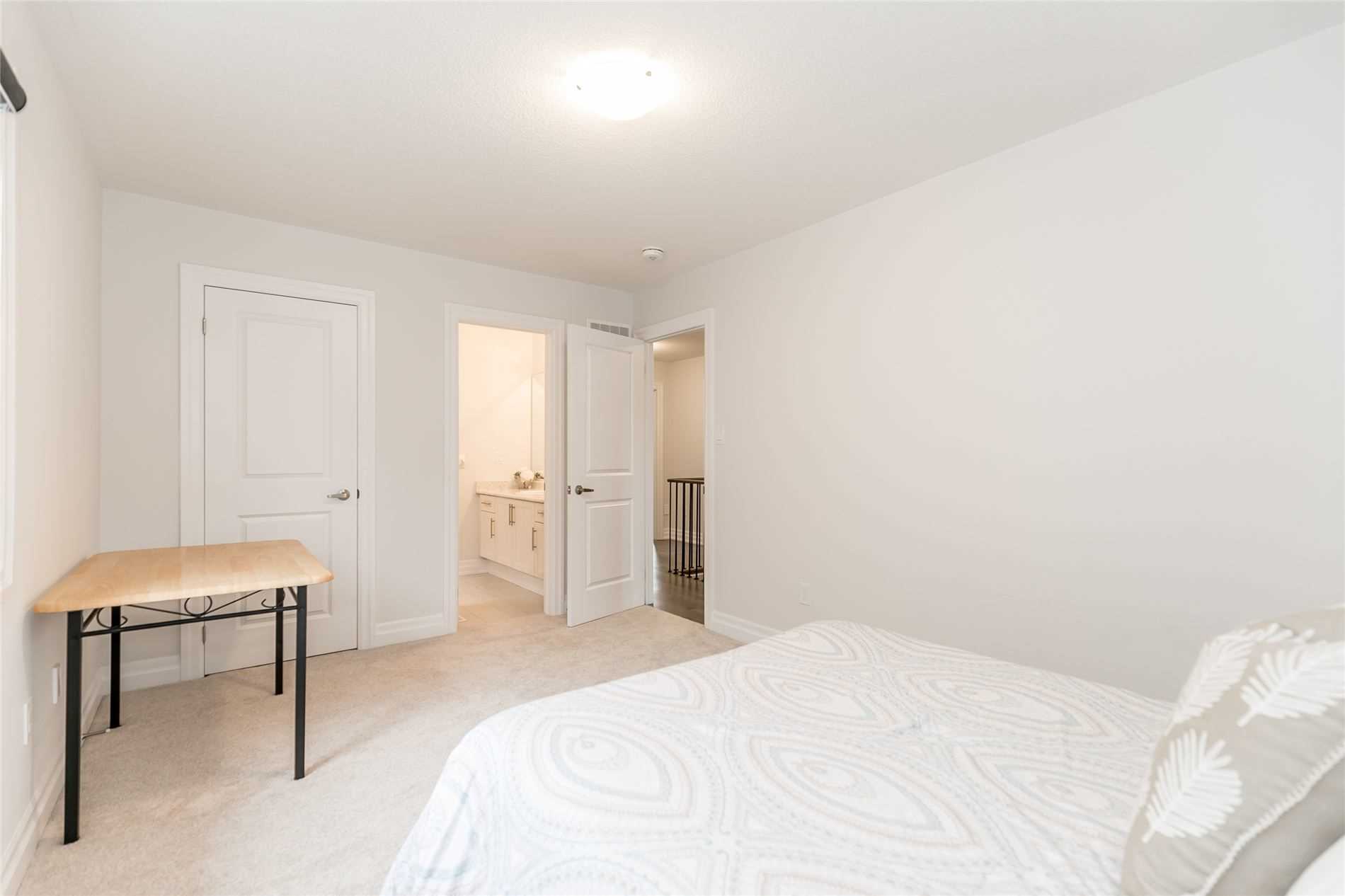 323 Chelsea Cres