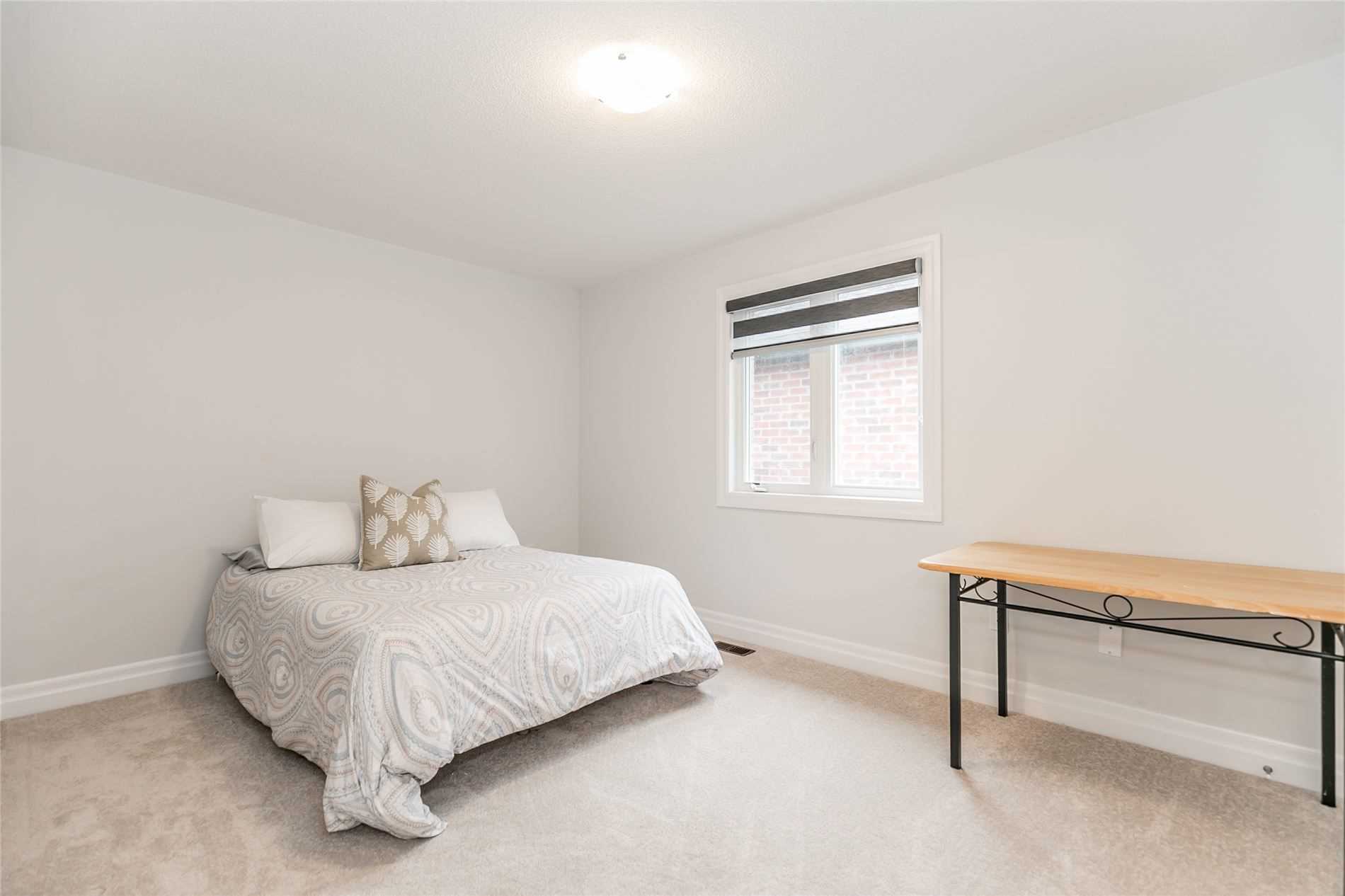 323 Chelsea Cres