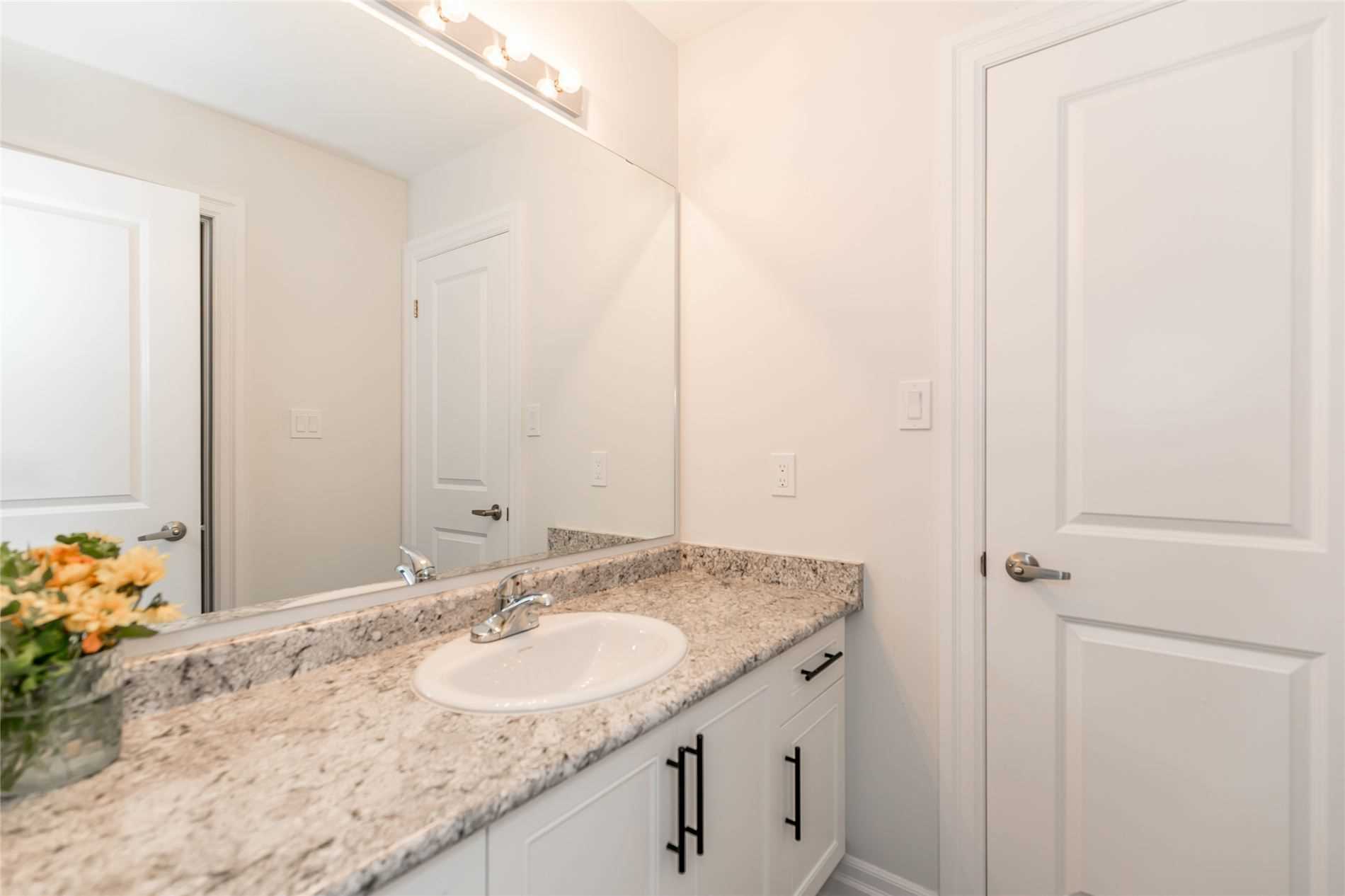 323 Chelsea Cres