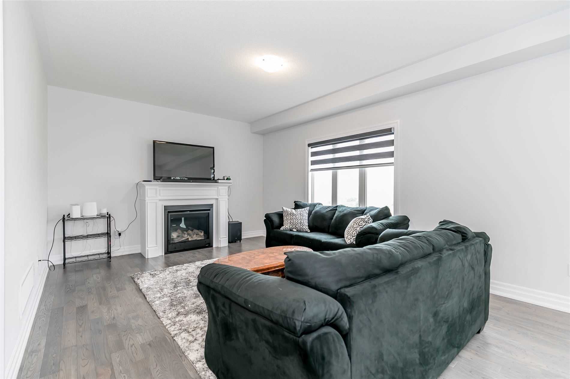 323 Chelsea Cres