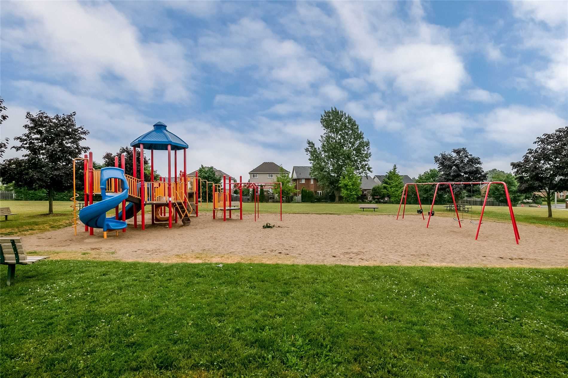 323 Chelsea Cres