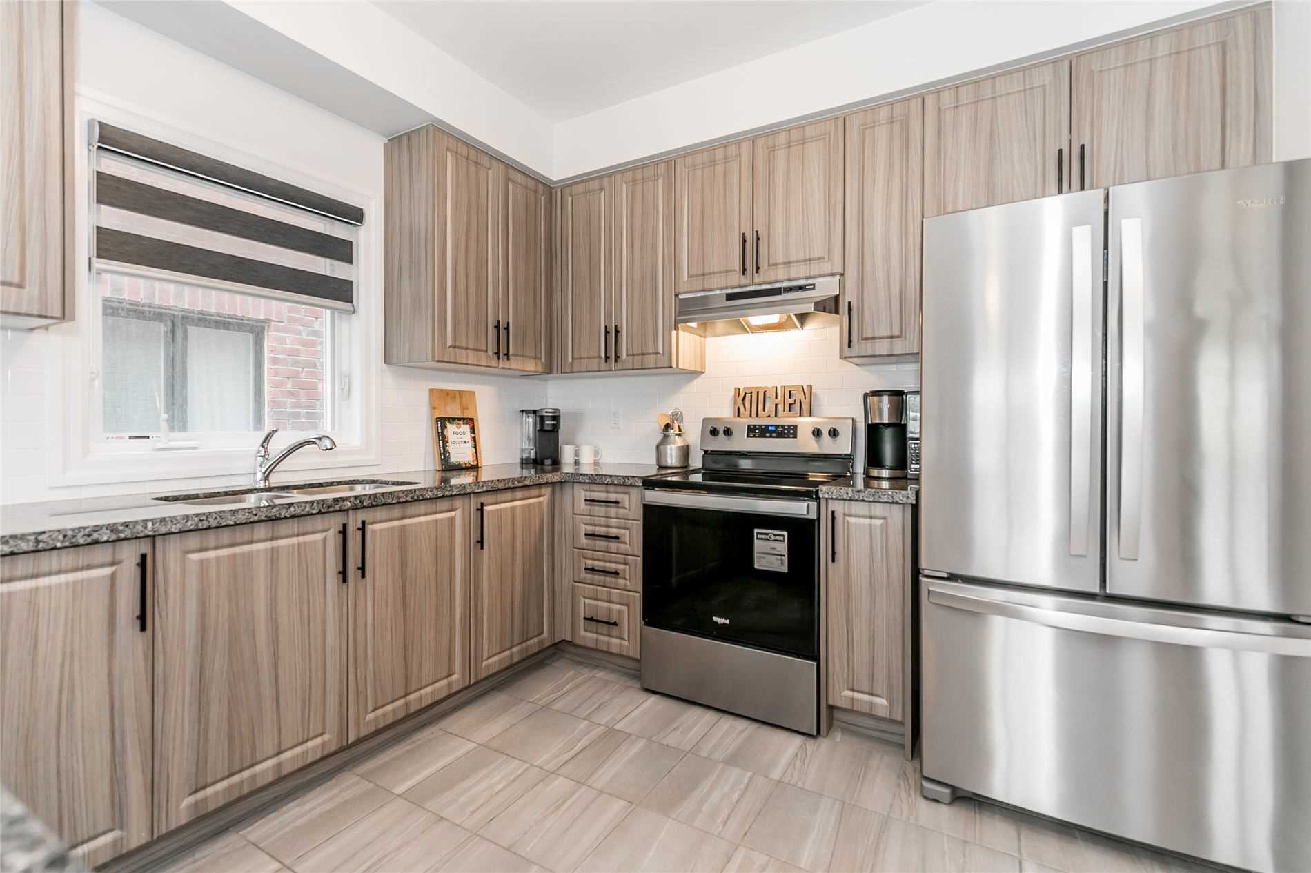 323 Chelsea Cres