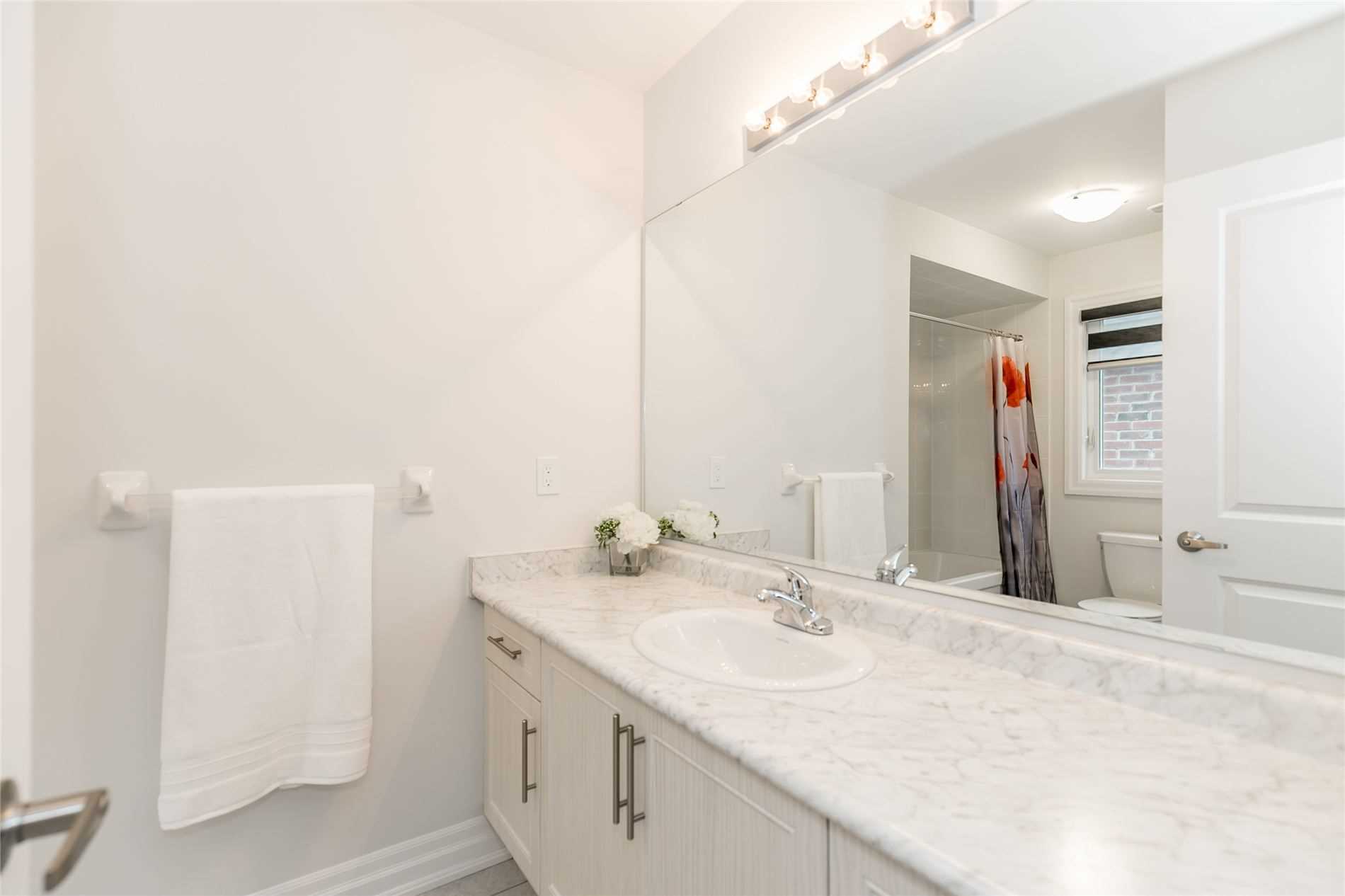 323 Chelsea Cres