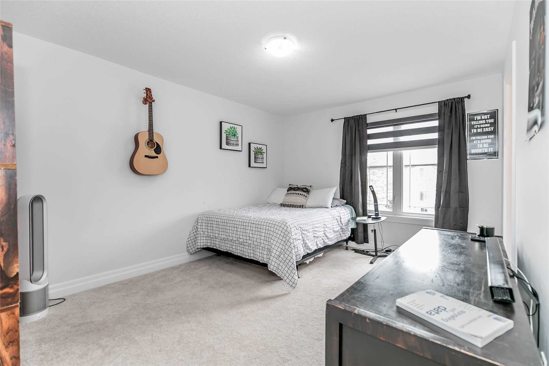 323 Chelsea Cres