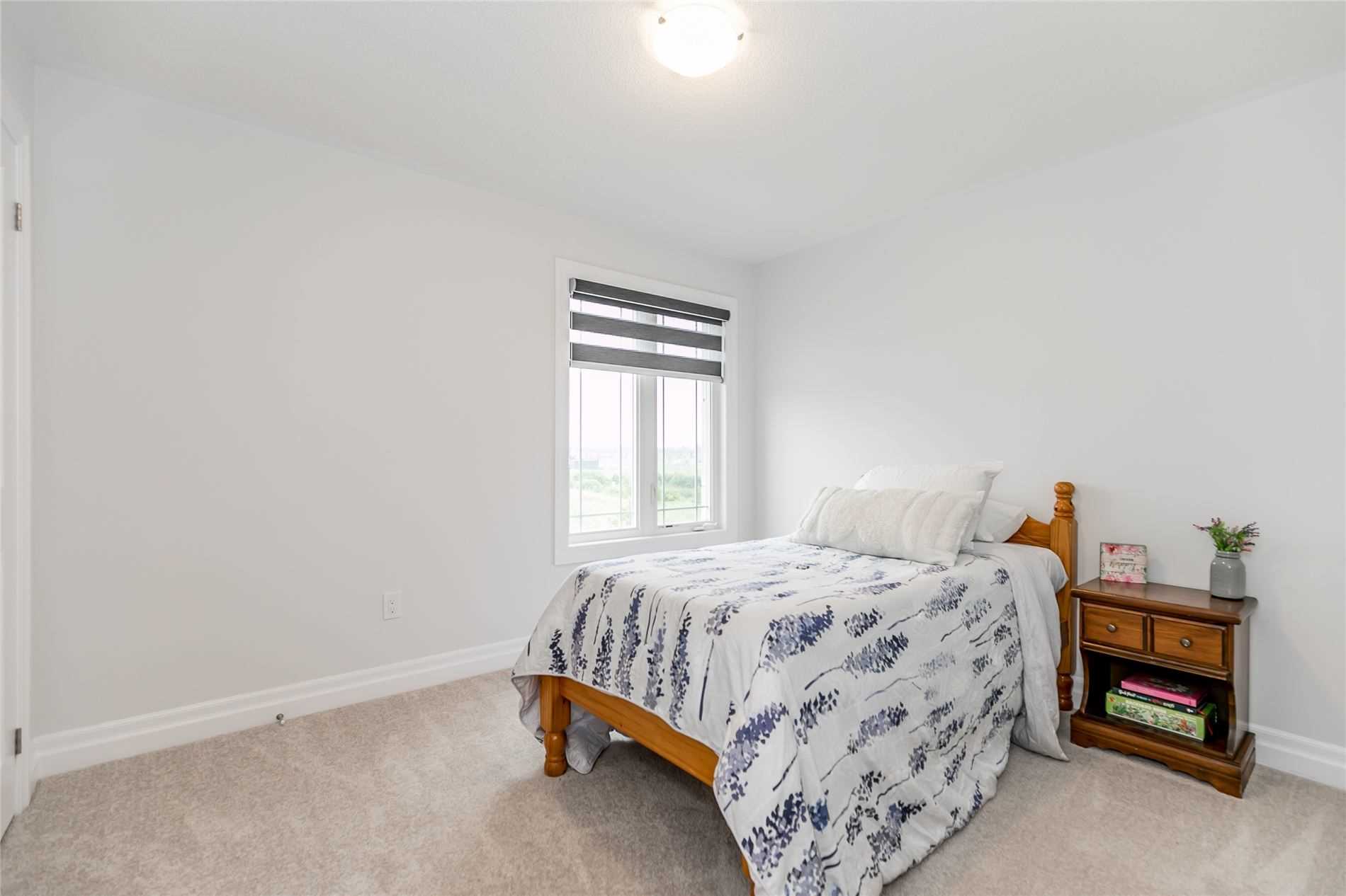 323 Chelsea Cres
