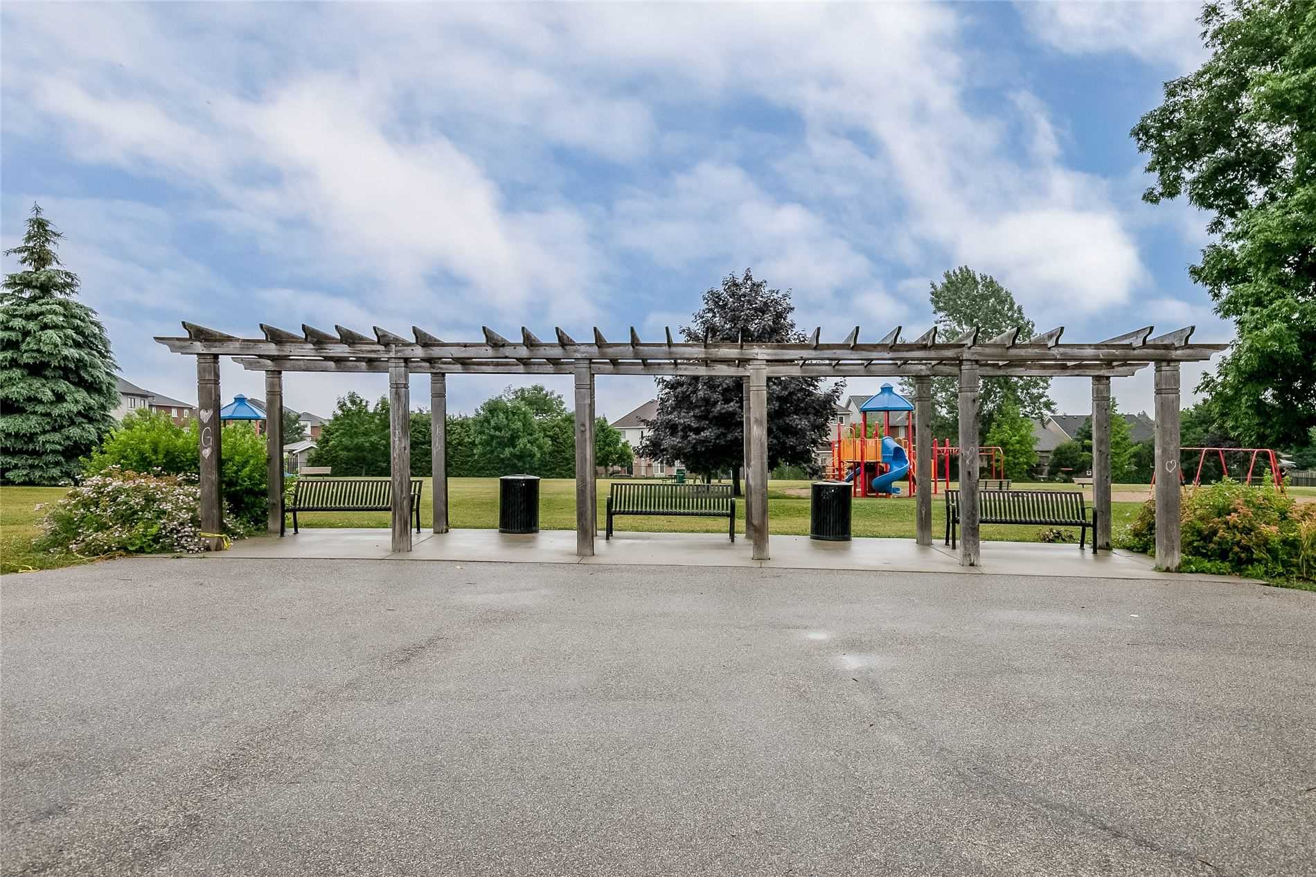 323 Chelsea Cres
