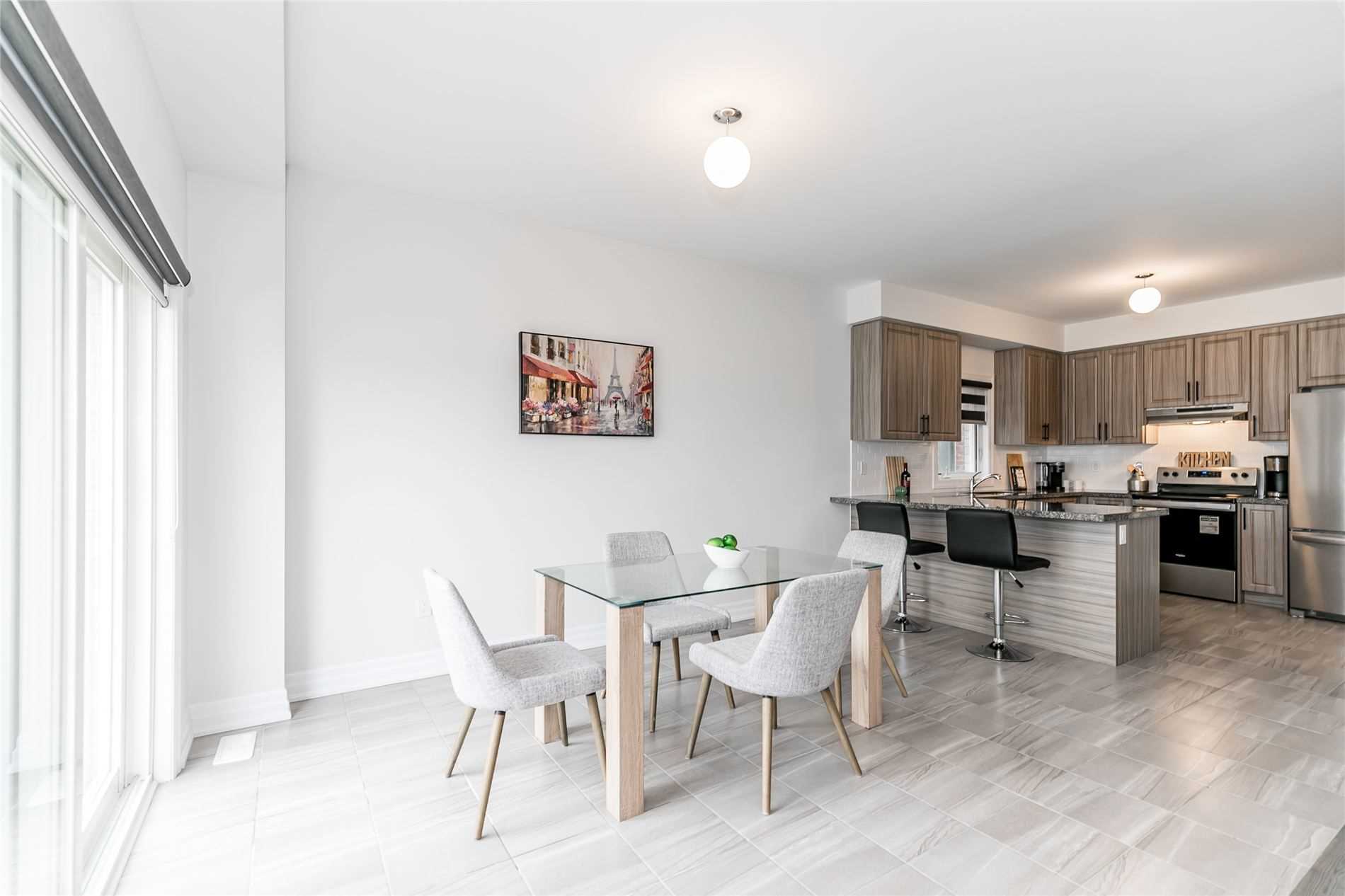 323 Chelsea Cres