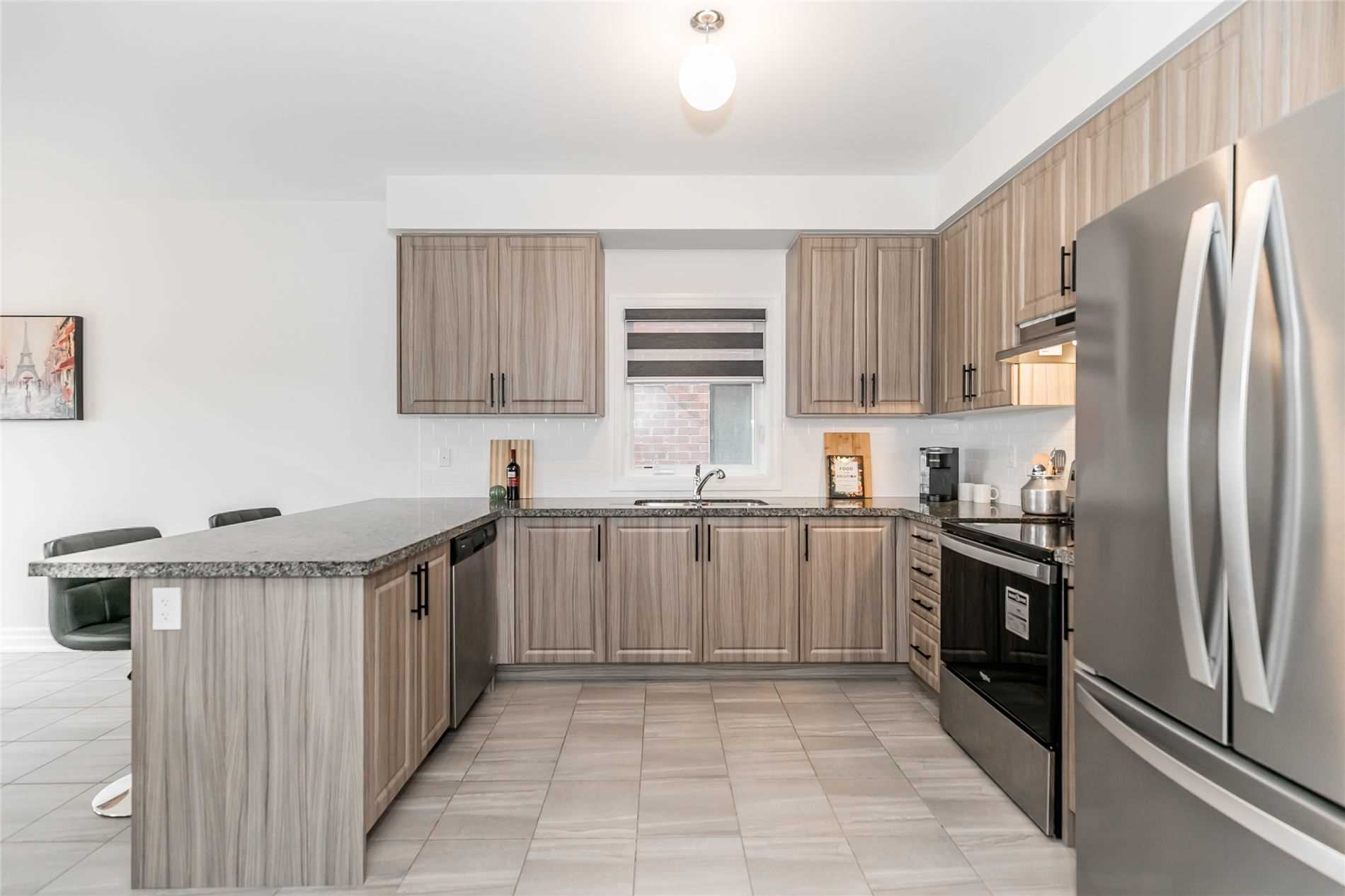 323 Chelsea Cres