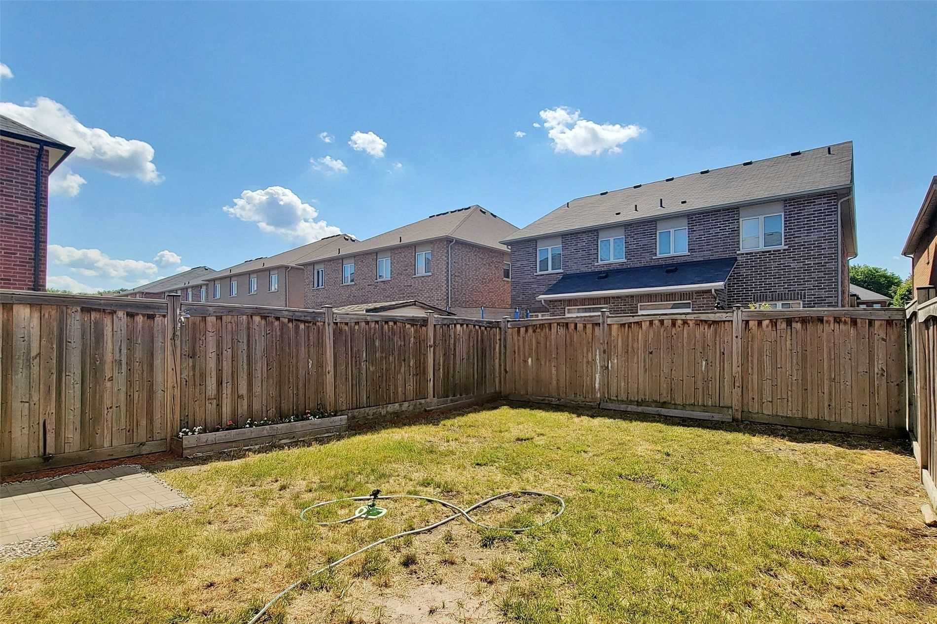 1281 Blencowe Cres