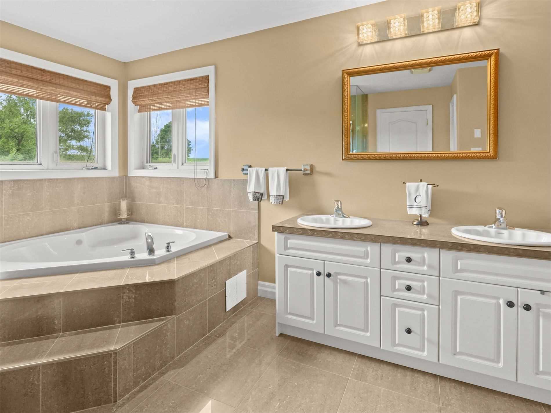 31 Grandview Cres