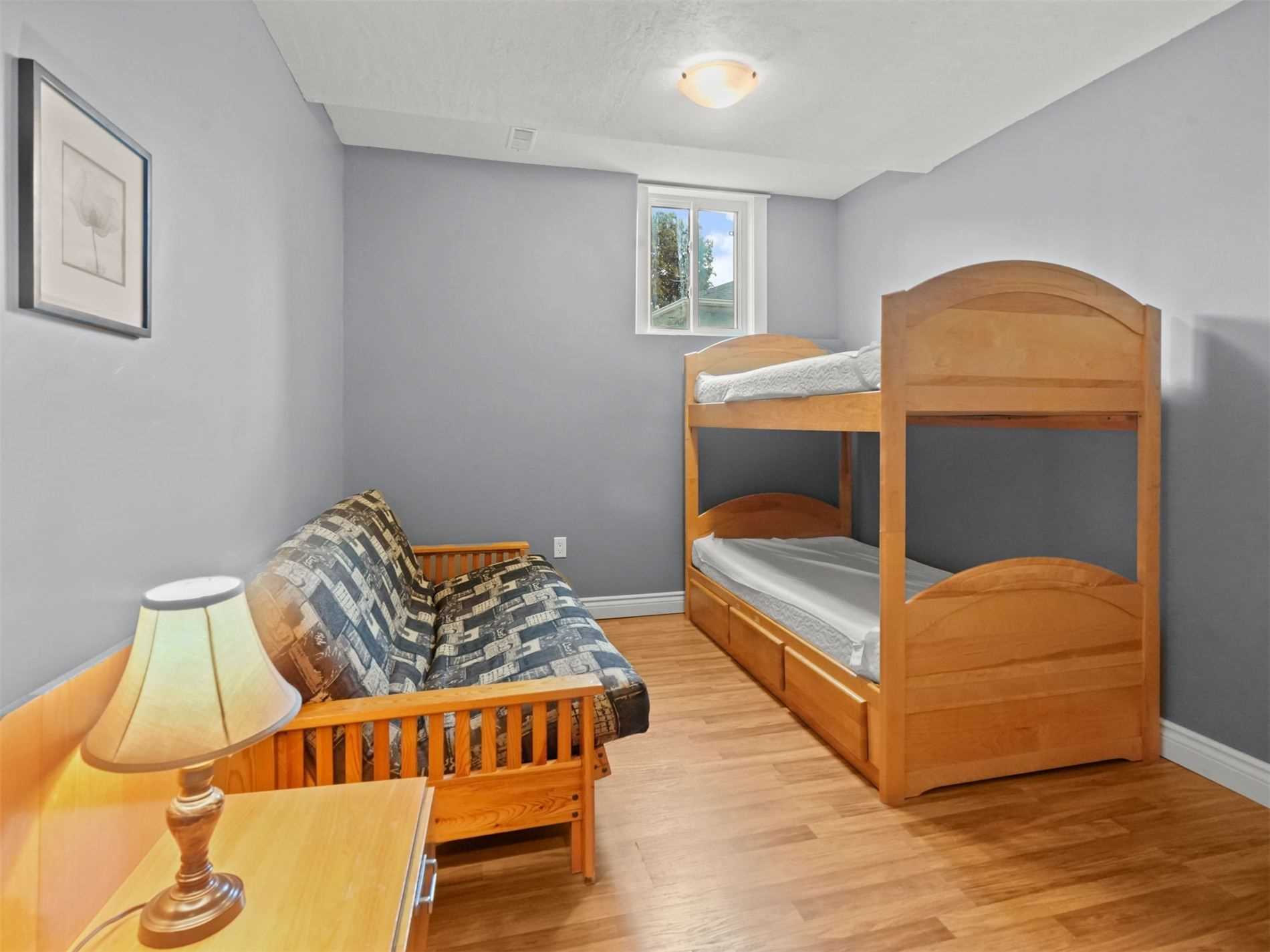 31 Grandview Cres