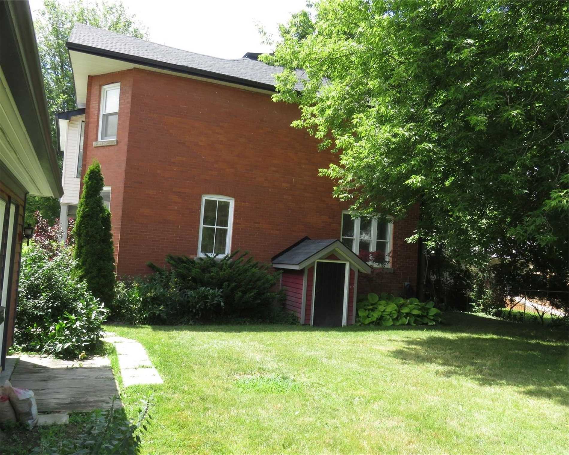 7 George St