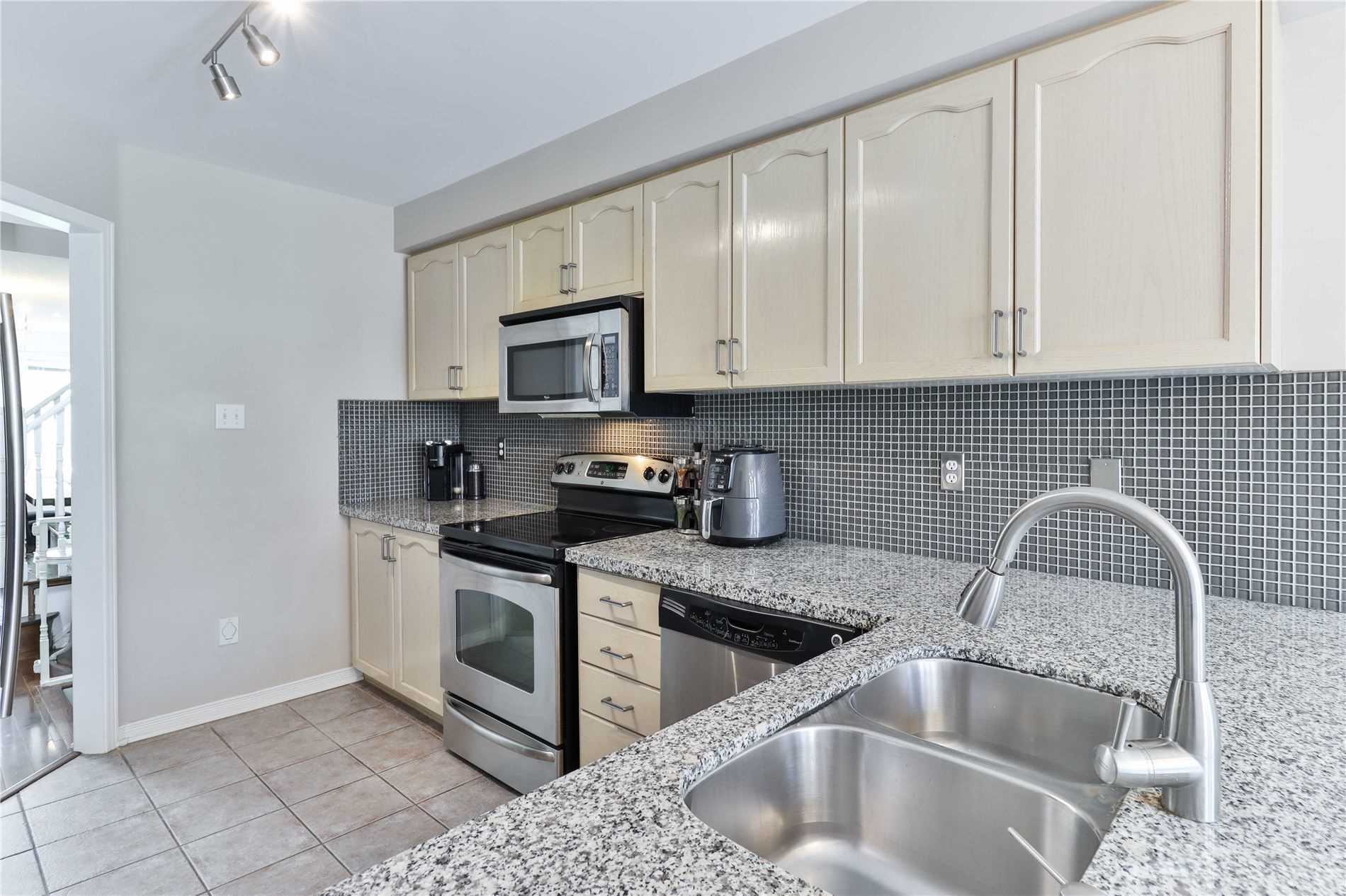 100 Coburg Cres