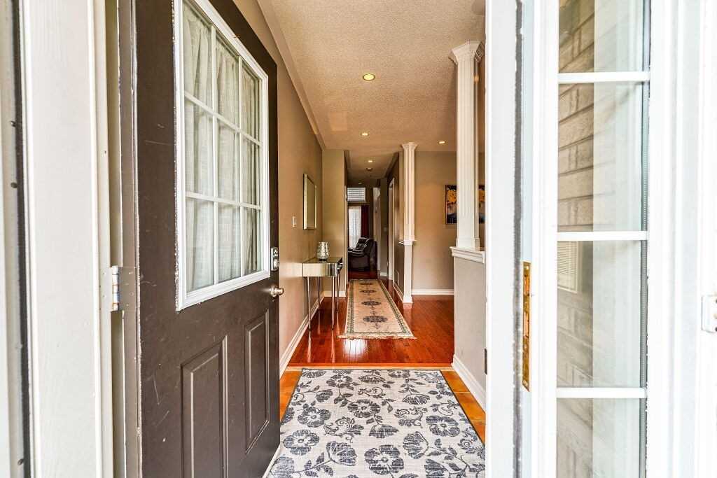 91 Gateway Dr
