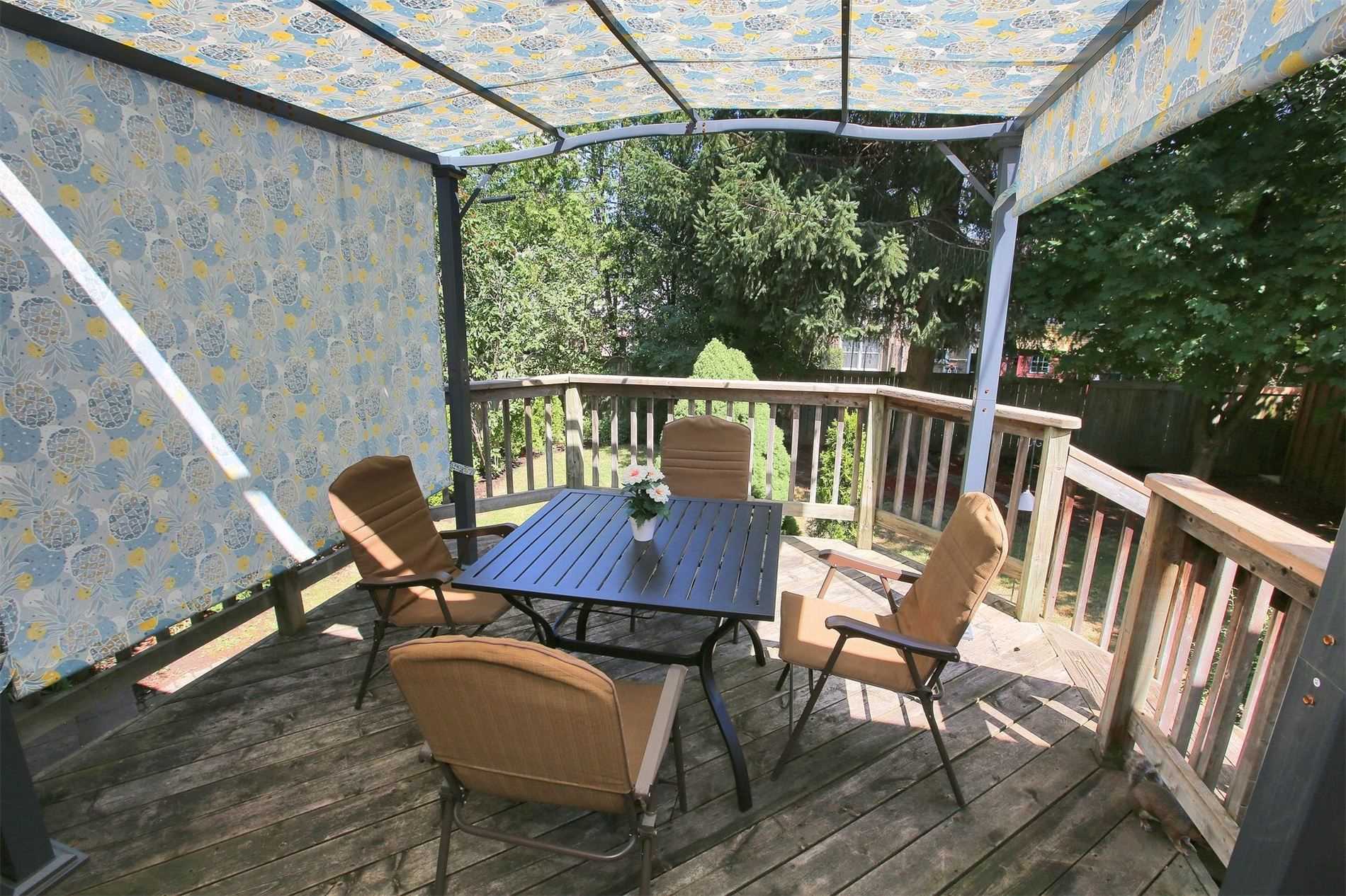 16 Brightbay Cres